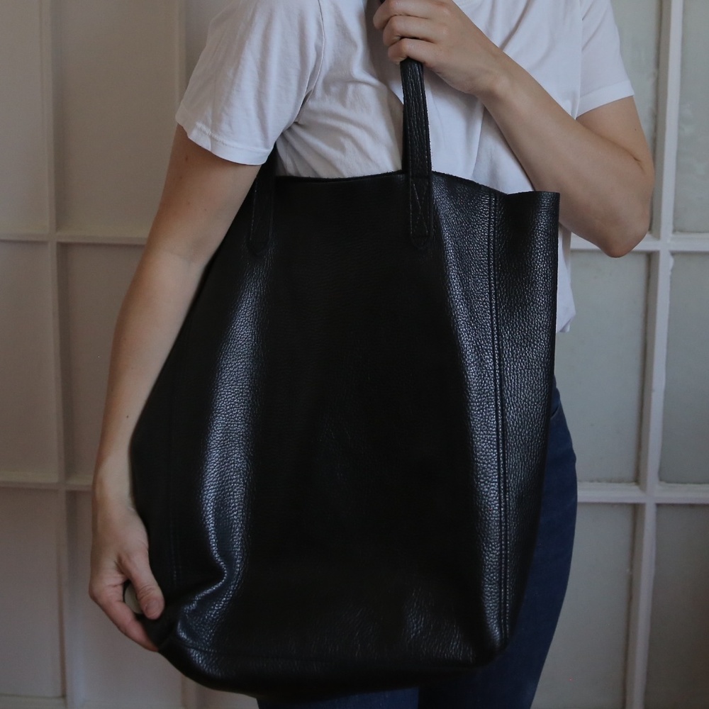 Cuyana tall structured leather tote - black